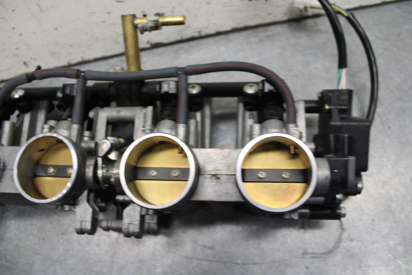 05-06 SUZUKI GSXR1000 MAIN FUEL INJECTORS / THROTTLE BODIES 13405-41G00 BB677