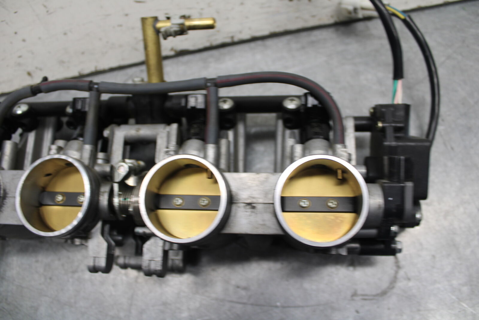 05-06 SUZUKI GSXR1000 MAIN FUEL INJECTORS / THROTTLE BODIES 13405-41G00 BB677