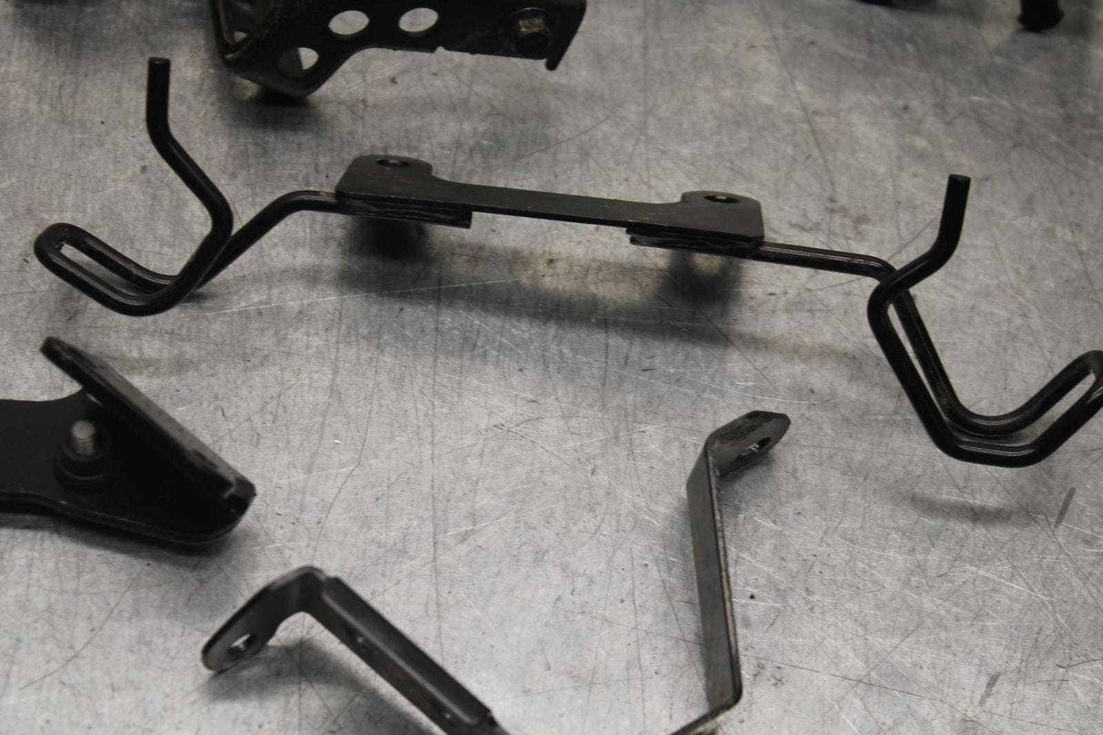 17-20 KAWASAKI 650 EX650 ABS GAS TANK RESERVOIR BRACKET AND MISCELLANEOUS BB88