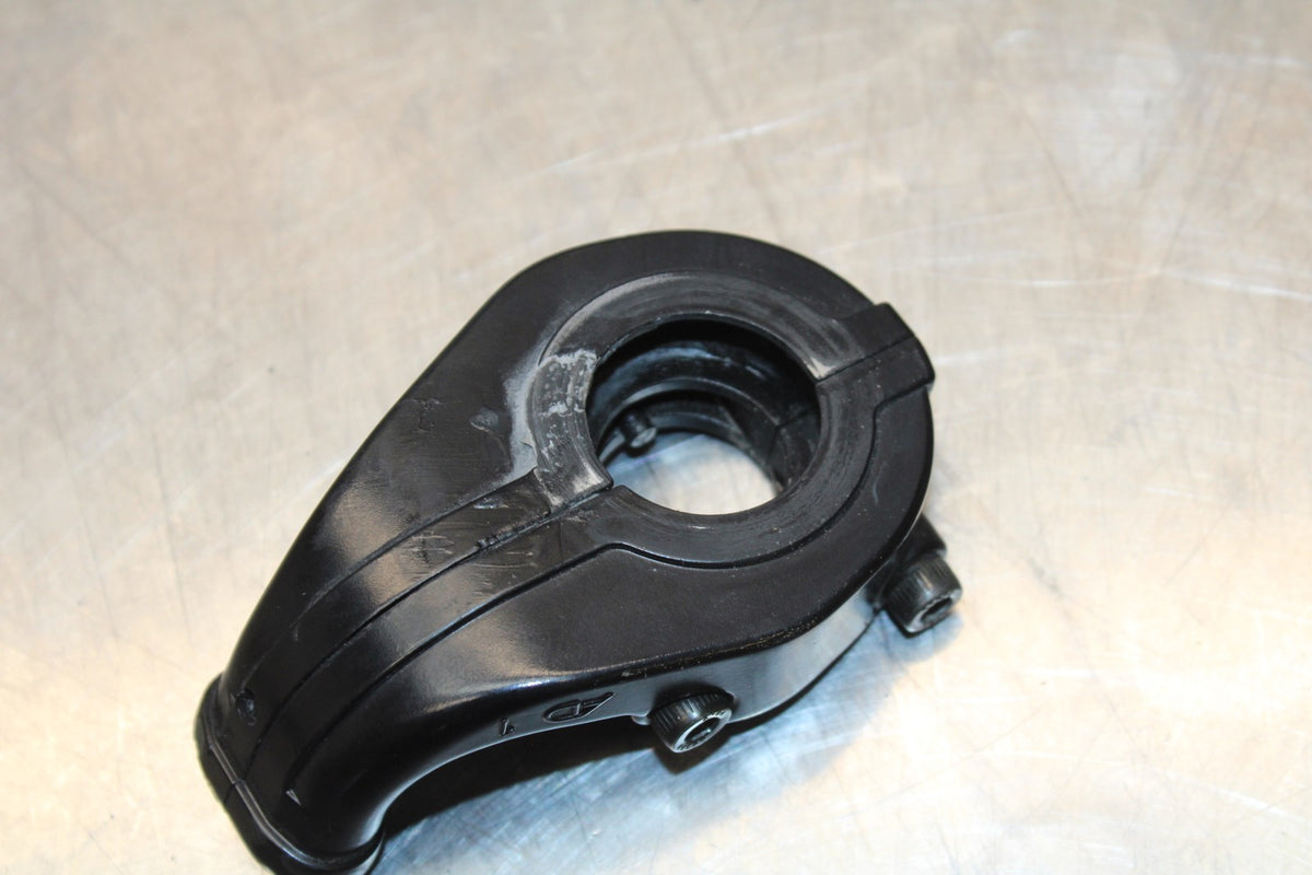 04-05 YAMAHA YZF R1 THROTTLE CABLE LINE HOUSING GUIDE BB173