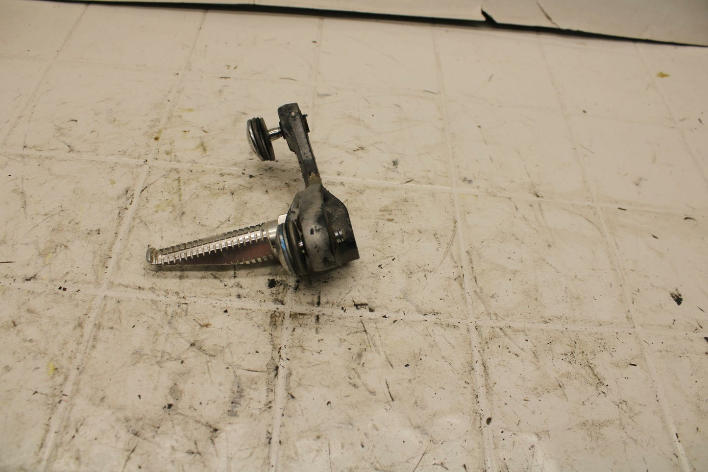 93 SUZUKI KATANA 600 GSX600F RIGHT REARSET REAR SET DRIVER FOOT PEG BB400