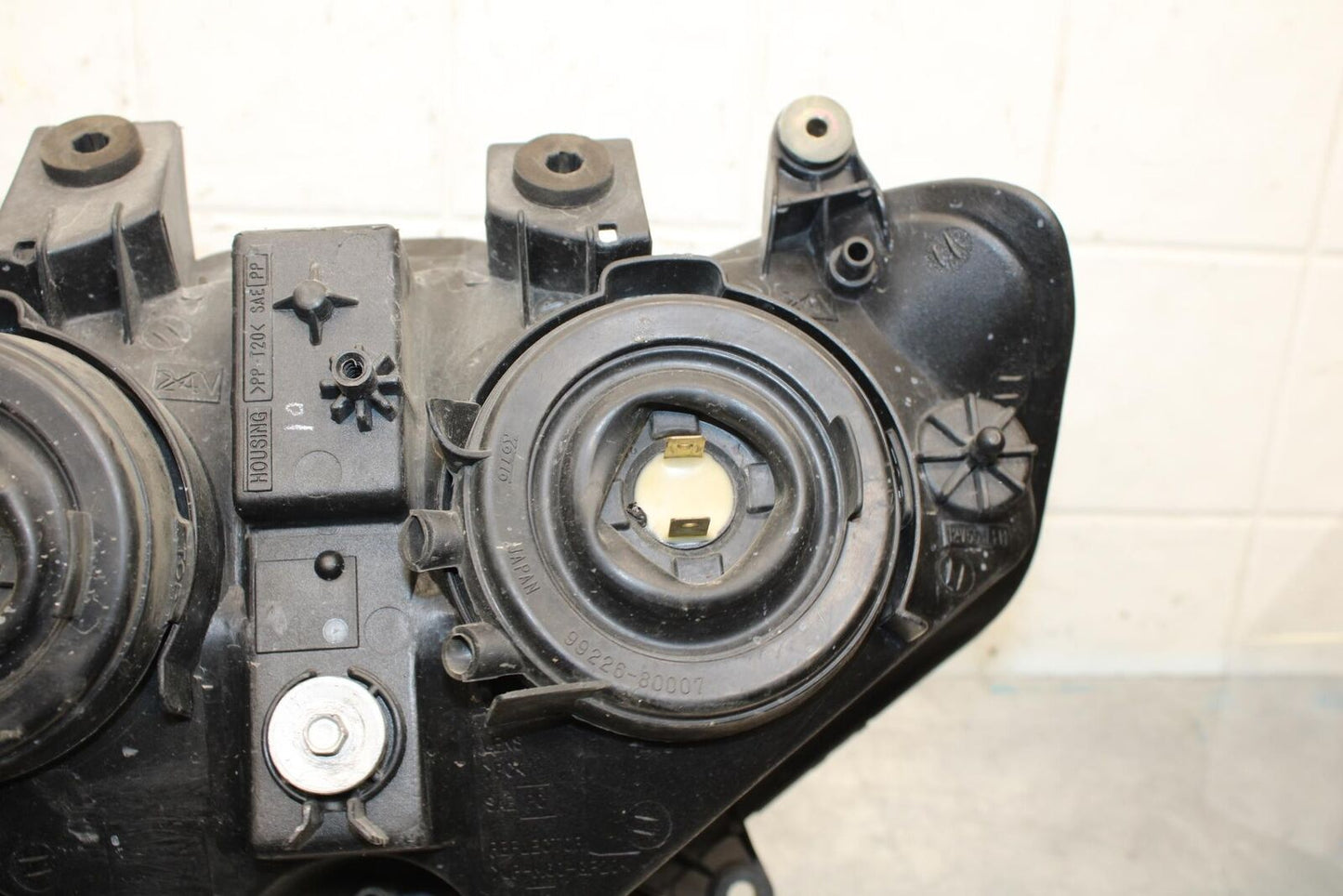 2001 Suzuki GSXR750 FRONT HEADLIGHT HEAD LIGHT LAMP 35100-35F60-999 BB553