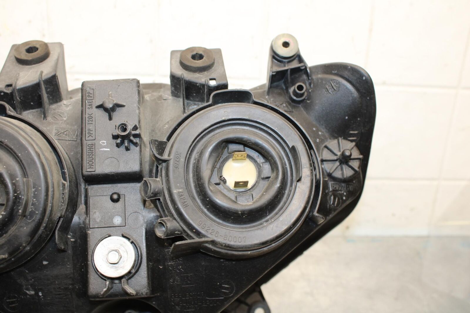 2001 Suzuki GSXR750 FRONT HEADLIGHT HEAD LIGHT LAMP 35100-35F60-999 BB553