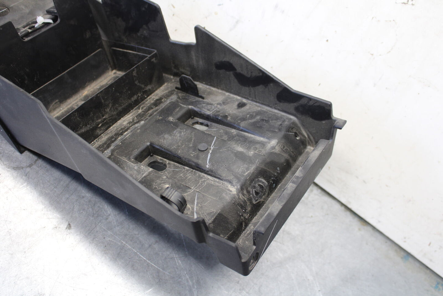 18-23 KAWASAKI NINJA 400 REAR BACK TAIL UNDERTAIL BATTERY TRAY PLASTIC BB679