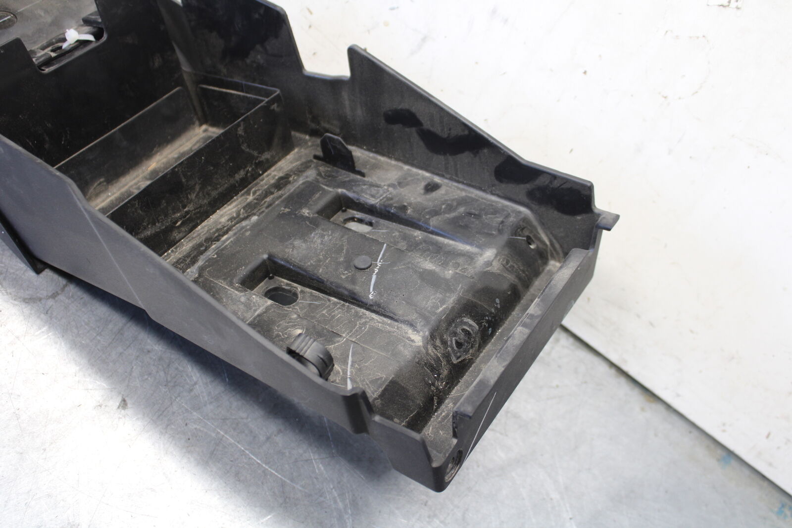 18-23 KAWASAKI NINJA 400 REAR BACK TAIL UNDERTAIL BATTERY TRAY PLASTIC BB679