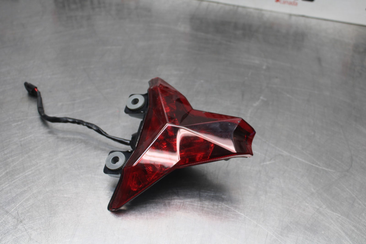 18-26 KAWASAKI Z400 REAR TAIL TAILLIGHT BACK BRAKE LIGHT BB852