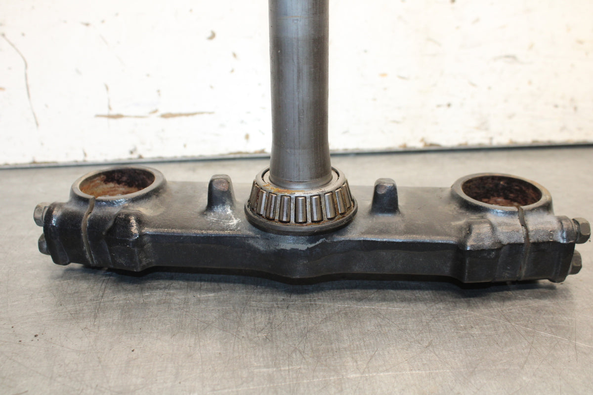 85-86 SUZUKI MADURA 1200 FRONT FORKS CLAMP LOWER TRIPLE TREE STEM  BB691
