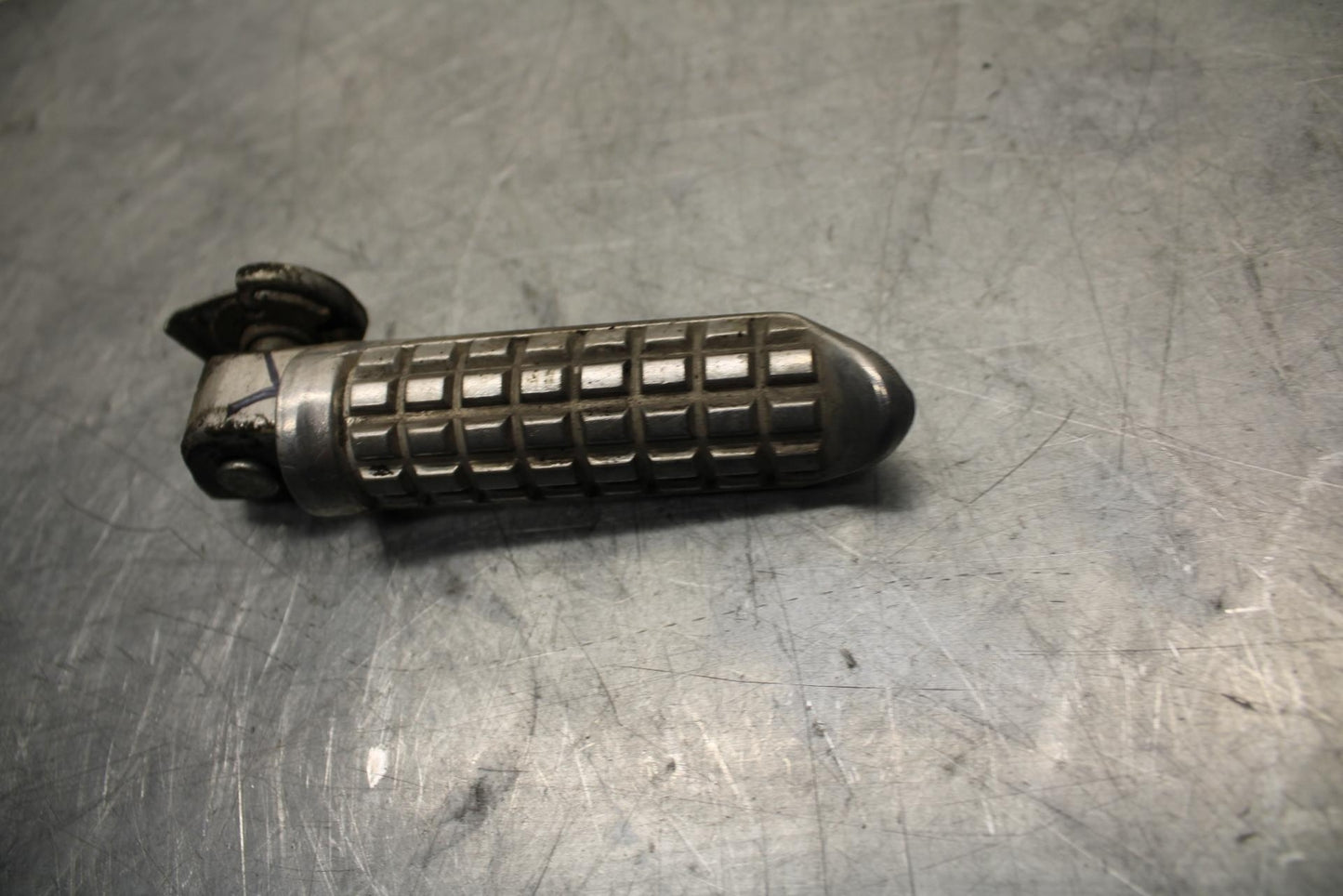 17 KAWASAKI VERSYS_X 300 REAR BACK PASSENGER PEG SET PAIR BB504