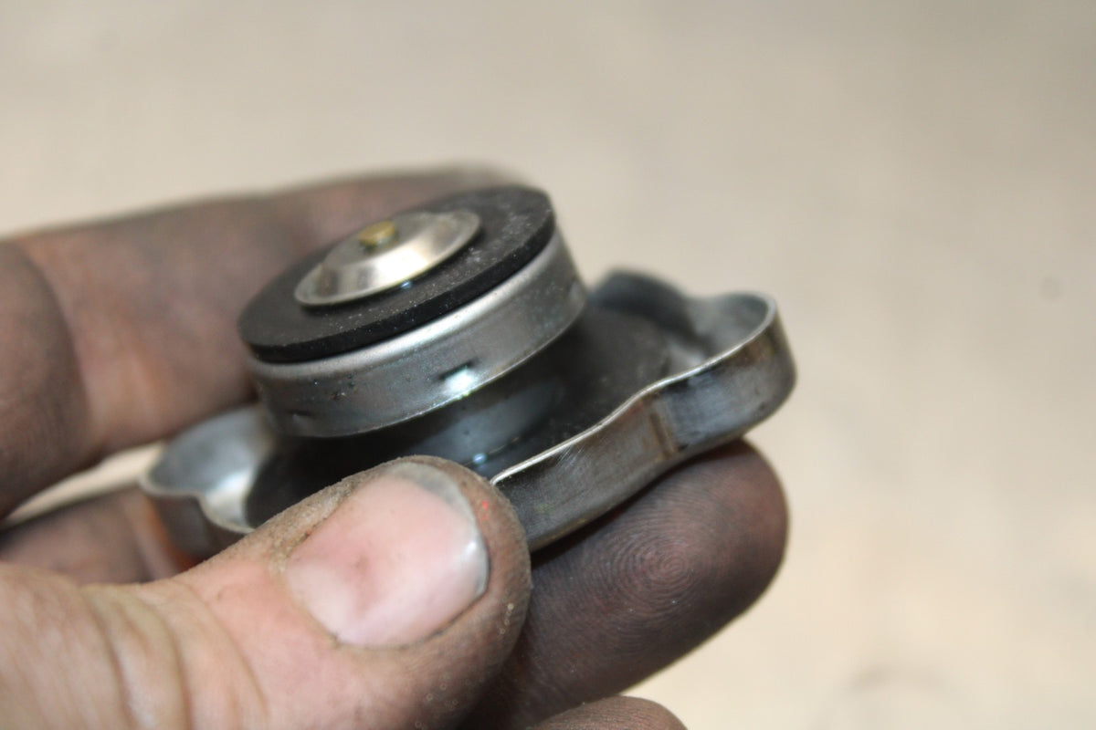 18 HONDA CB500F RADIATOR CAP  BB861