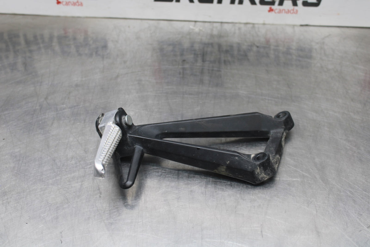 17-18 YAMAHA YZF R3 LEFT REAR BACK PASSENGER PEG BB788