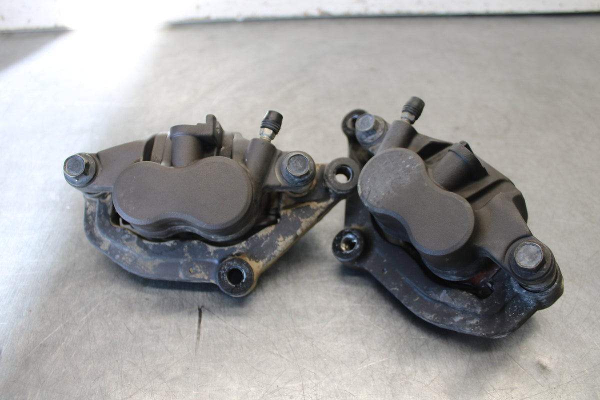 09-15 YAMAHA FZ6R RIGHT LEFT FRONT BRAKE CALIPER SET PAIR CALIPERS BB686
