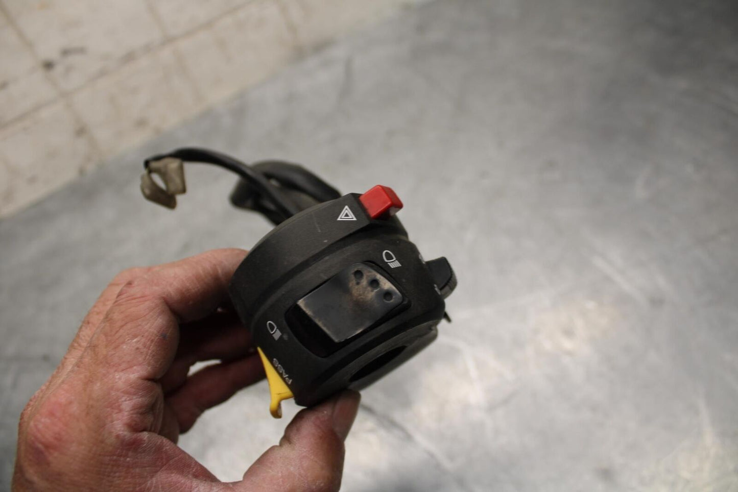 2008 Suzuki GSXR1000 LEFT CLIP ON HANDLE HORN SIGNALS SWITCH SWITCHES BB519