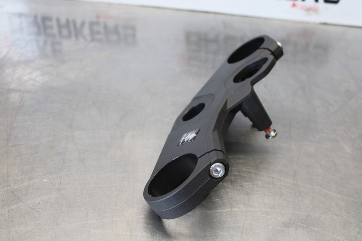 11-26 SUZUKI GSXR750 NEW TAKE OFF FORKS UPPER TRIPLE TREE CLAMP BB882