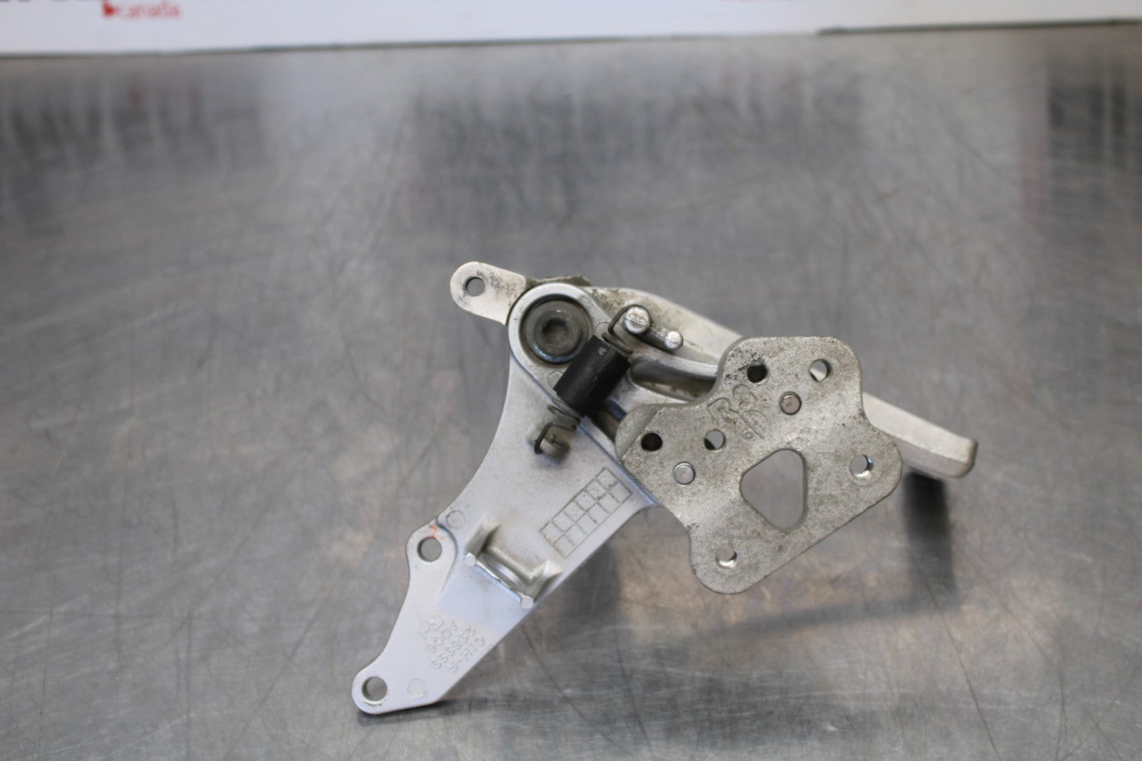 06-07 SUZUKI GSXR 600 RIGHT REARSET REAR SET DRIVER FOOT PEG REST STOP BB170