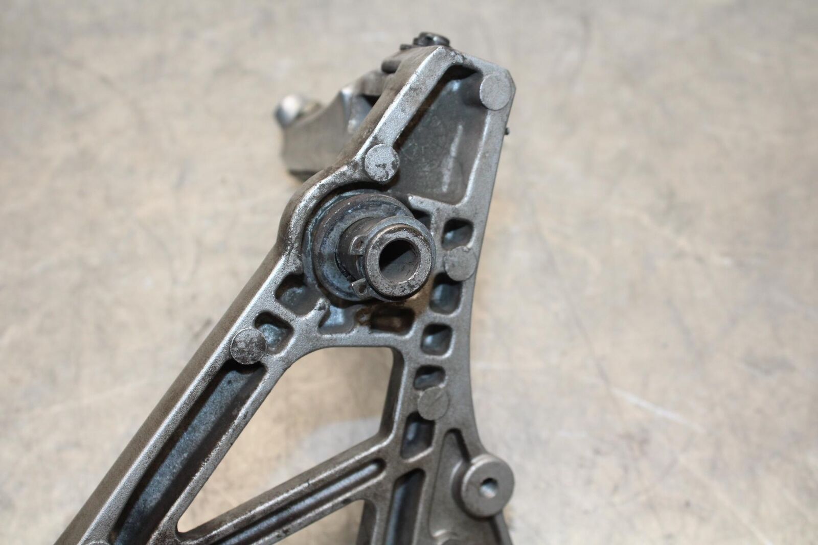2000 Honda CBR600F4 LEFT REARSET REAR SET DRIVER FOOT PEG REST STOP BB552