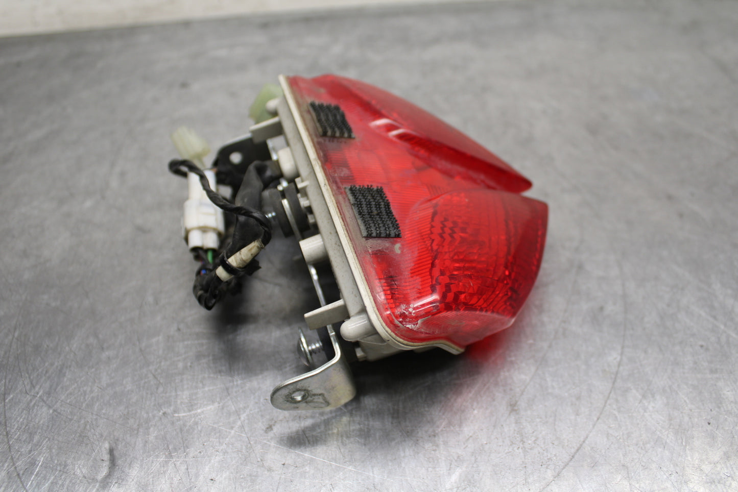 08-10 SUZUKI GSXR 600 REAR TAIL TAILLIGHT BACK BRAKE LIGHT BB132
