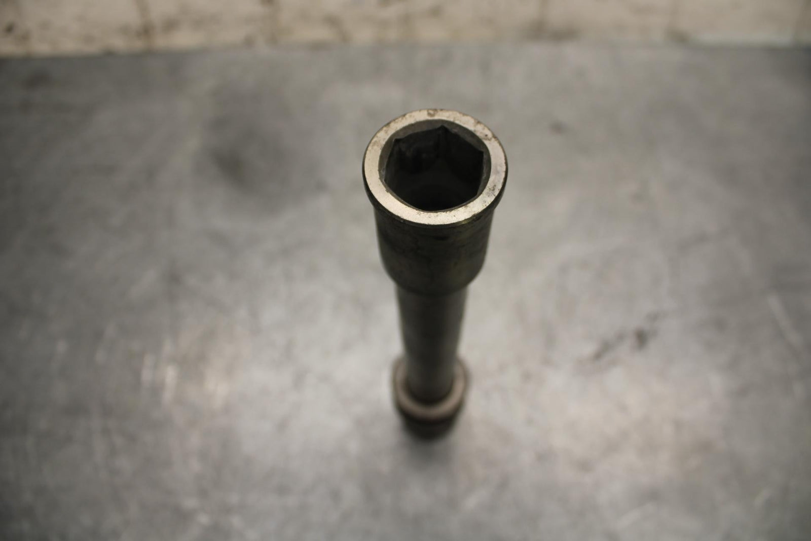 2009 Kawasaki Ninja ZX6R ZX600R FRONT WHEEL RIM AXLE PIVOT BOLT 41068-0034 BB548