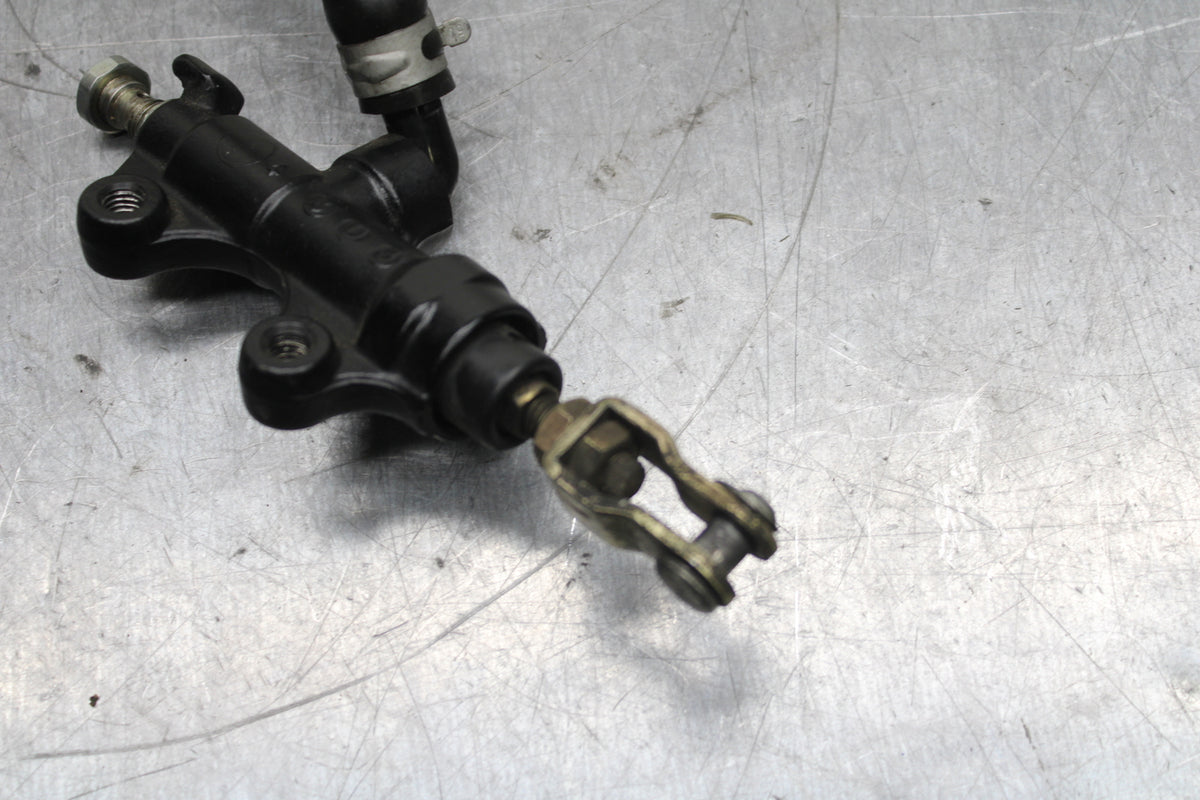03-04 TRIUMPH DAYTONA 600 REAR BACK BRAKE MASTER CYLINDER W RESERVOIR BB745