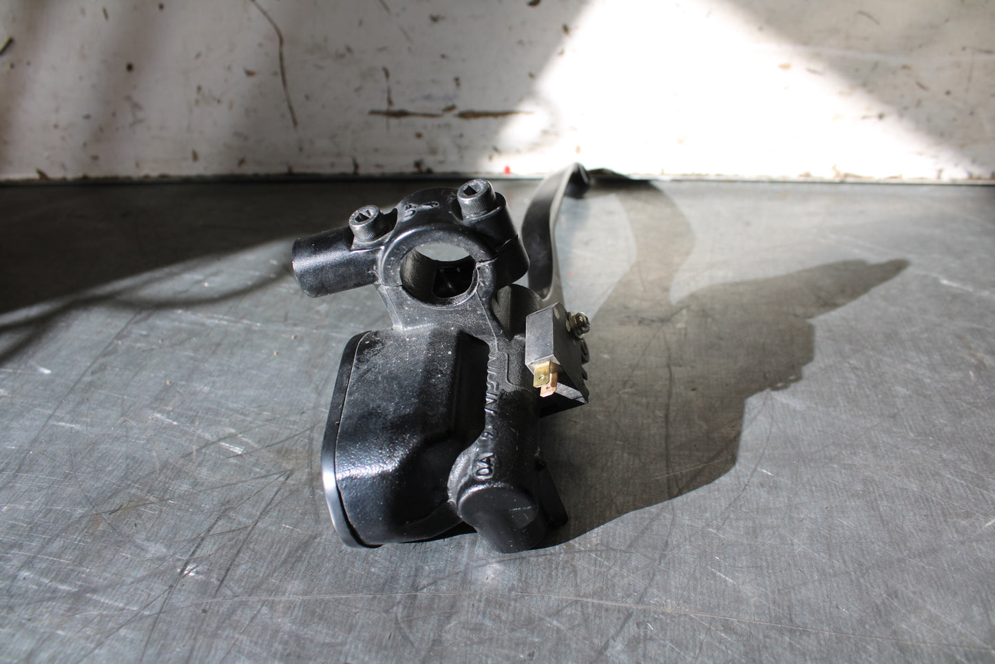 19-22 KAWASAKI Z400 FRONT BRAKE MASTER CYLINDER w/ LEVER BB708