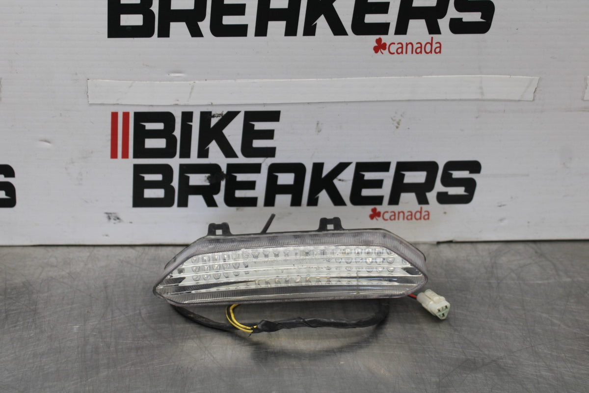 03 YAMAHA YZF R1 AFTERMARKET REAR TAIL TAILLIGHT BACK BRAKE LIGHT BB895
