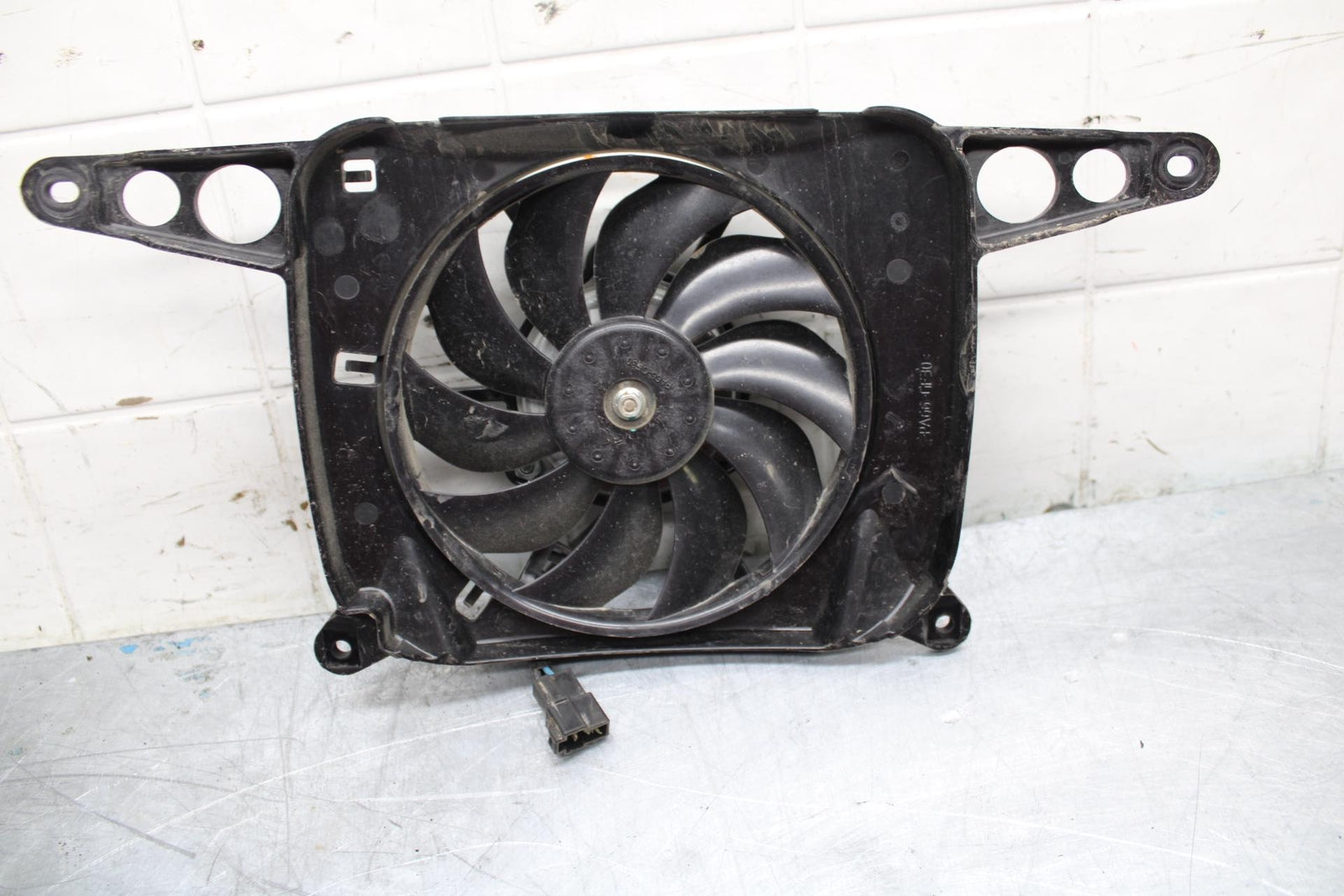 17-21 TRIUMPH STREET TRIPPLE R ABS ENGINE RADIATOR COOLING FAN bb452