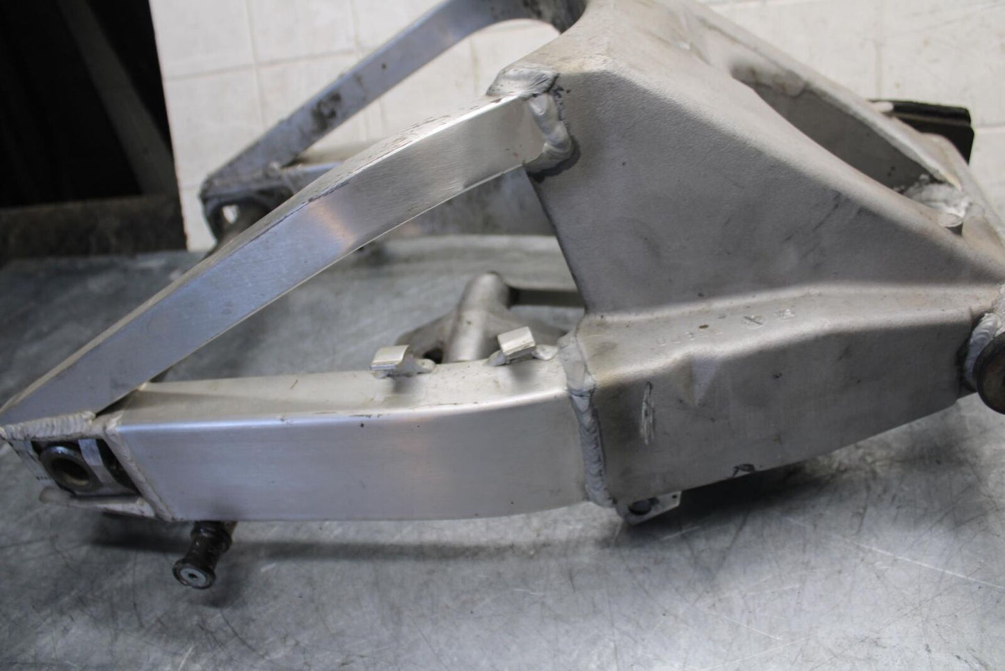 1997 Suzuki GSXR750 REAR SWINGARM BACK SUSPENSION SWING ARM BB527