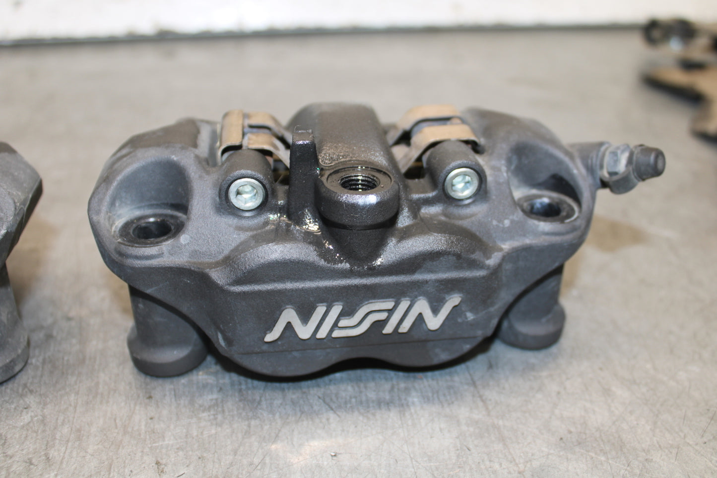 19-23 KAWASAKI NINJA ZX6R RIGHT LEFT FRONT BRAKE CALIPER SET PAIR CALIPERS BB701