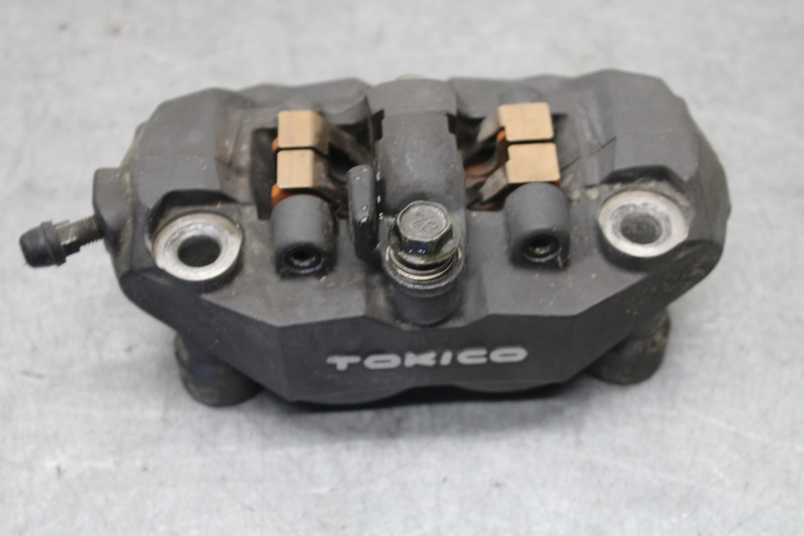 05-06 SUZUKI GSXR1000 RIGHT LEFT FRONT BRAKE CALIPER SET PAIR CALIPERS BB663