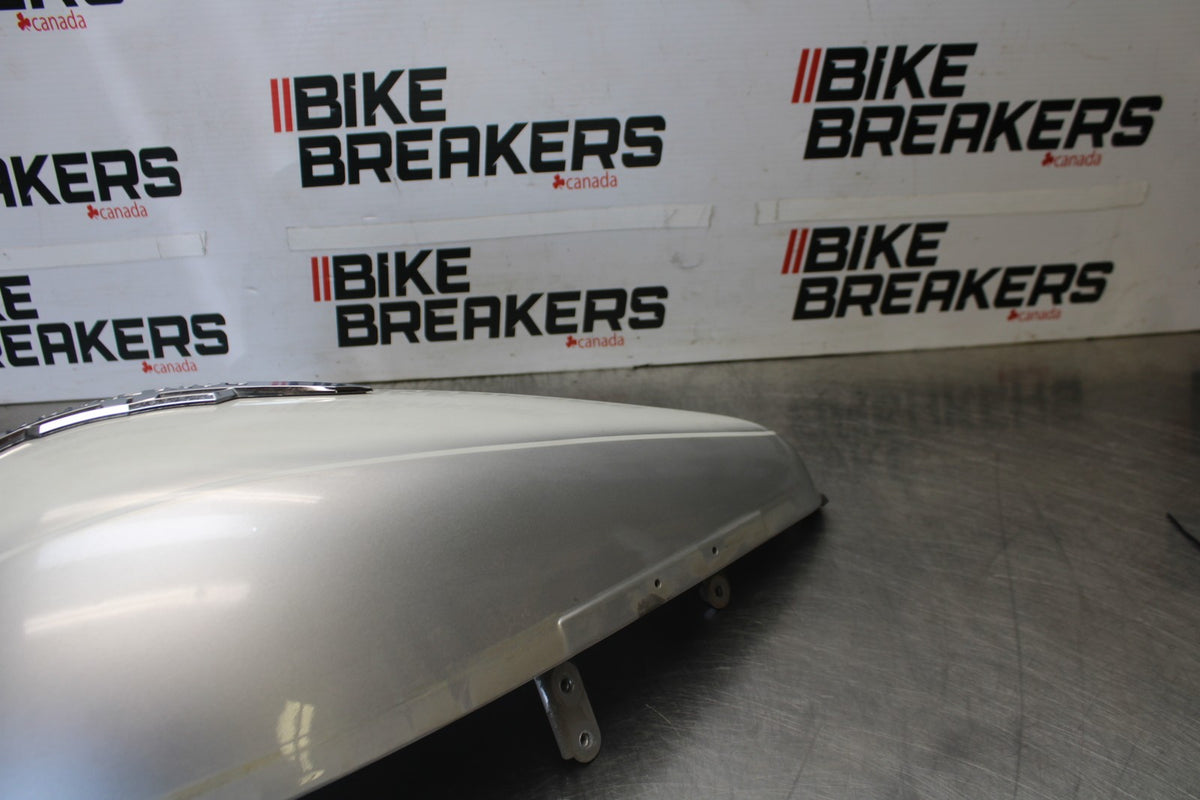 05-09 SUZUKI BOULEVARD C90 RIGHT GAS TANK COVER TRIM PANEL COWL  BB918