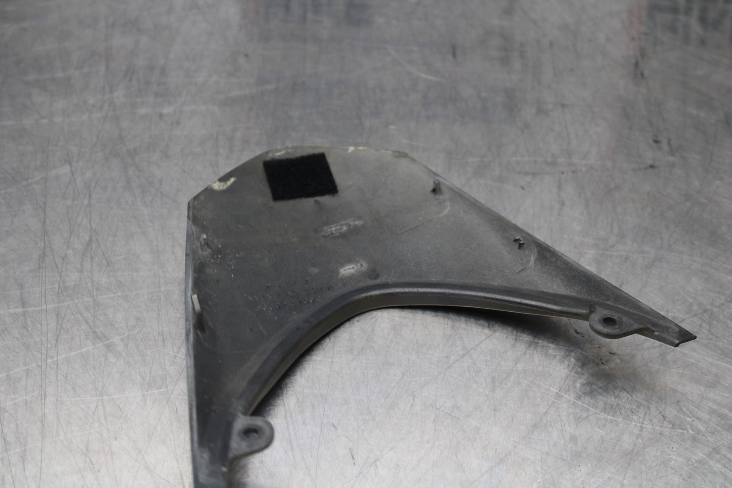 04-05 KAWASAKI NINJA ZX10R CENTER REAR BACK TAIL FAIRING COVER TRIM COWL BB163