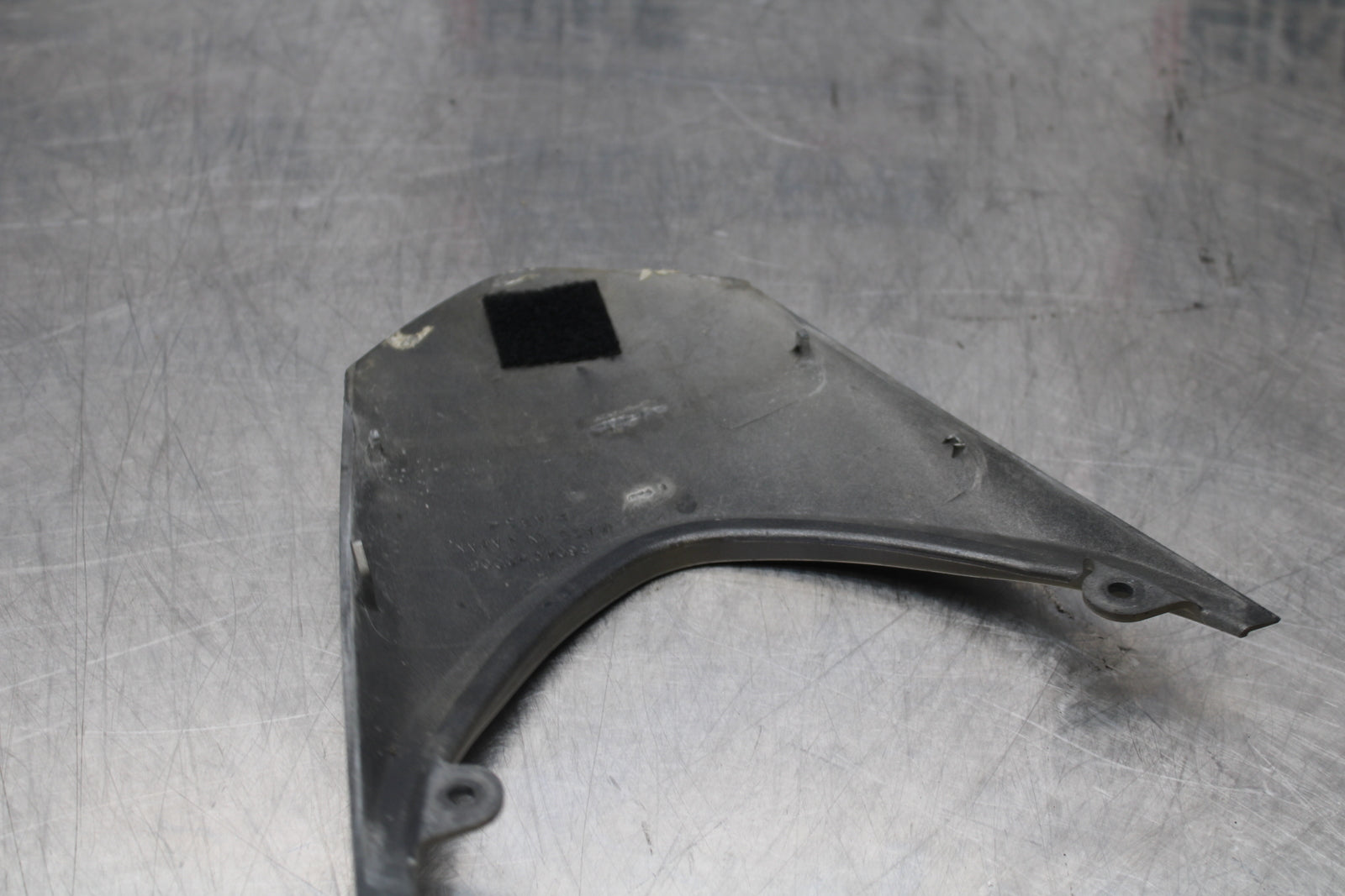 04-05 KAWASAKI NINJA ZX10R CENTER REAR BACK TAIL FAIRING COVER TRIM COWL BB163