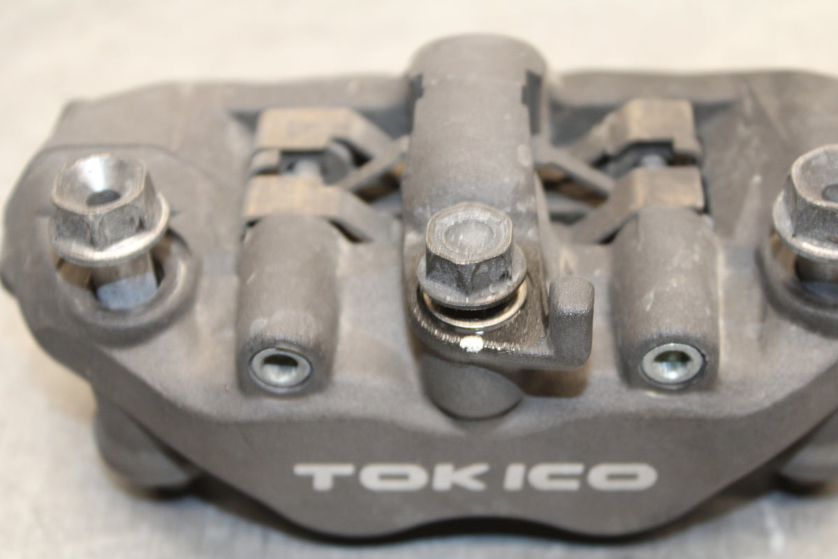 05-06 HONDA CBR600RR RIGHT LEFT FRONT BRAKE CALIPER SET PAIR CALIPERS BB727