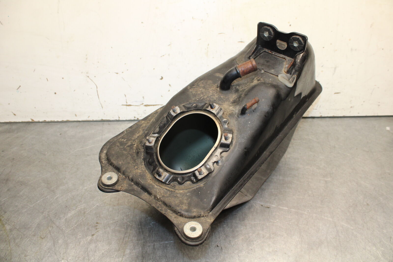 04-12 HONDA ST1300A GAS TANK FUEL PETROL RESERVOIR BB669