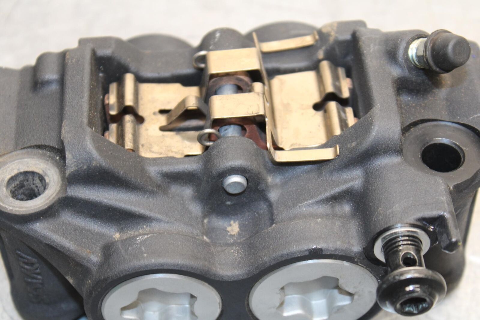 22-23 YAMAHA YZF R7 RIGHT LEFT FRONT BRAKE CALIPER SET PAIR CALIPERS BB583