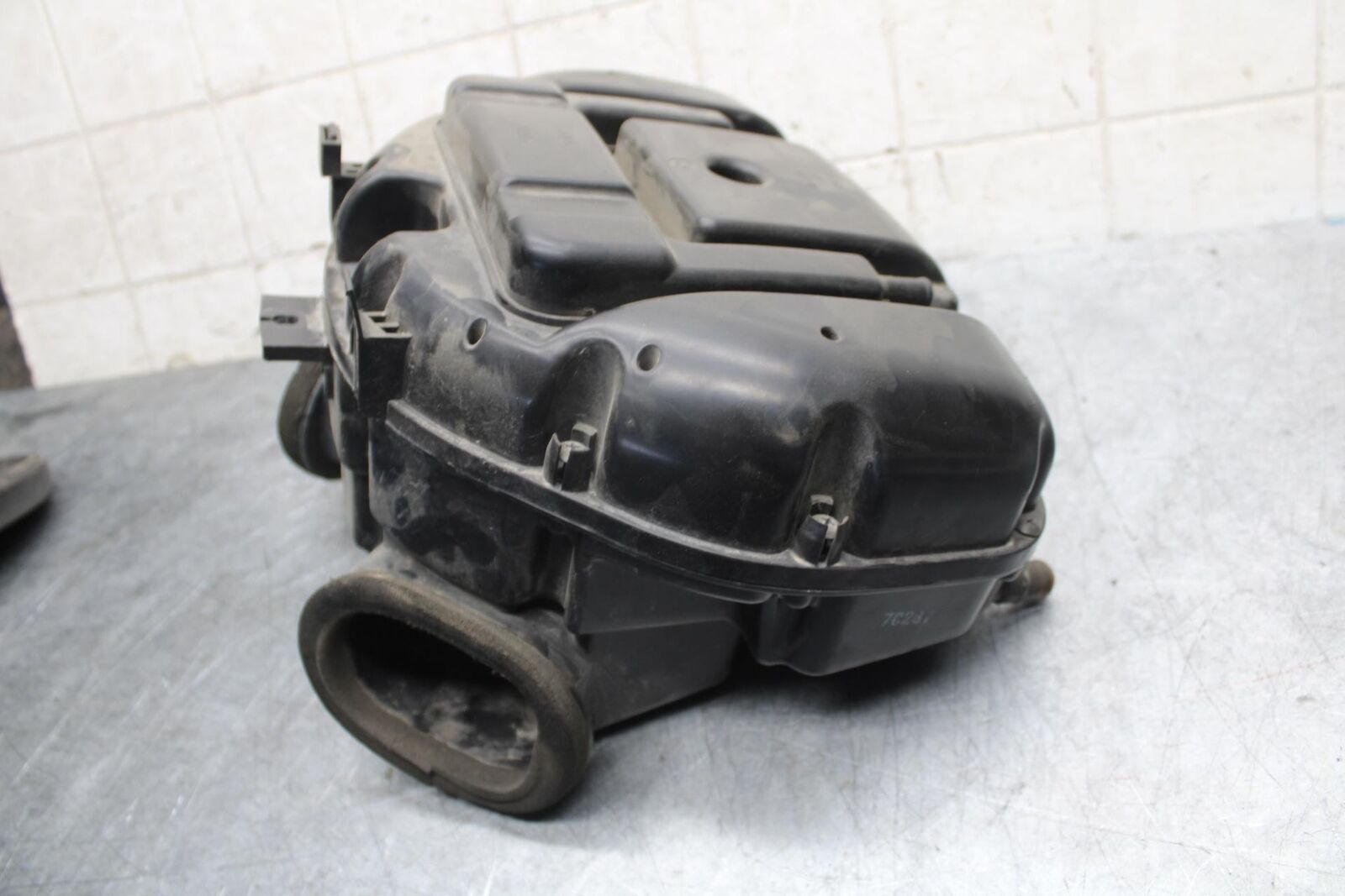 2007 Suzuki GSXR600 AIRBOX AIR INTAKE FILTER BOX 13700-01H01 BB540