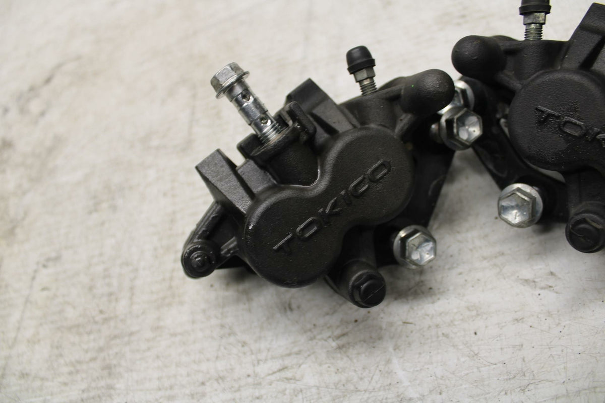 15-16 SUZUKI GSXS750 RIGHT LEFT FRONT BRAKE CALIPER SET PAIR CALIPERS BB374