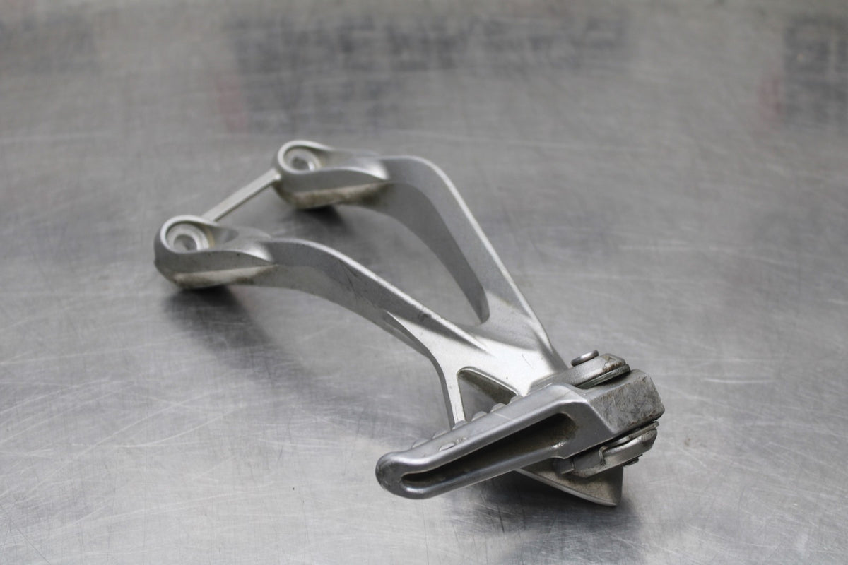 05-06 KAWASAKI NINJA ZX6R RIGHT REAR BACK PASSENGER PEG BB877