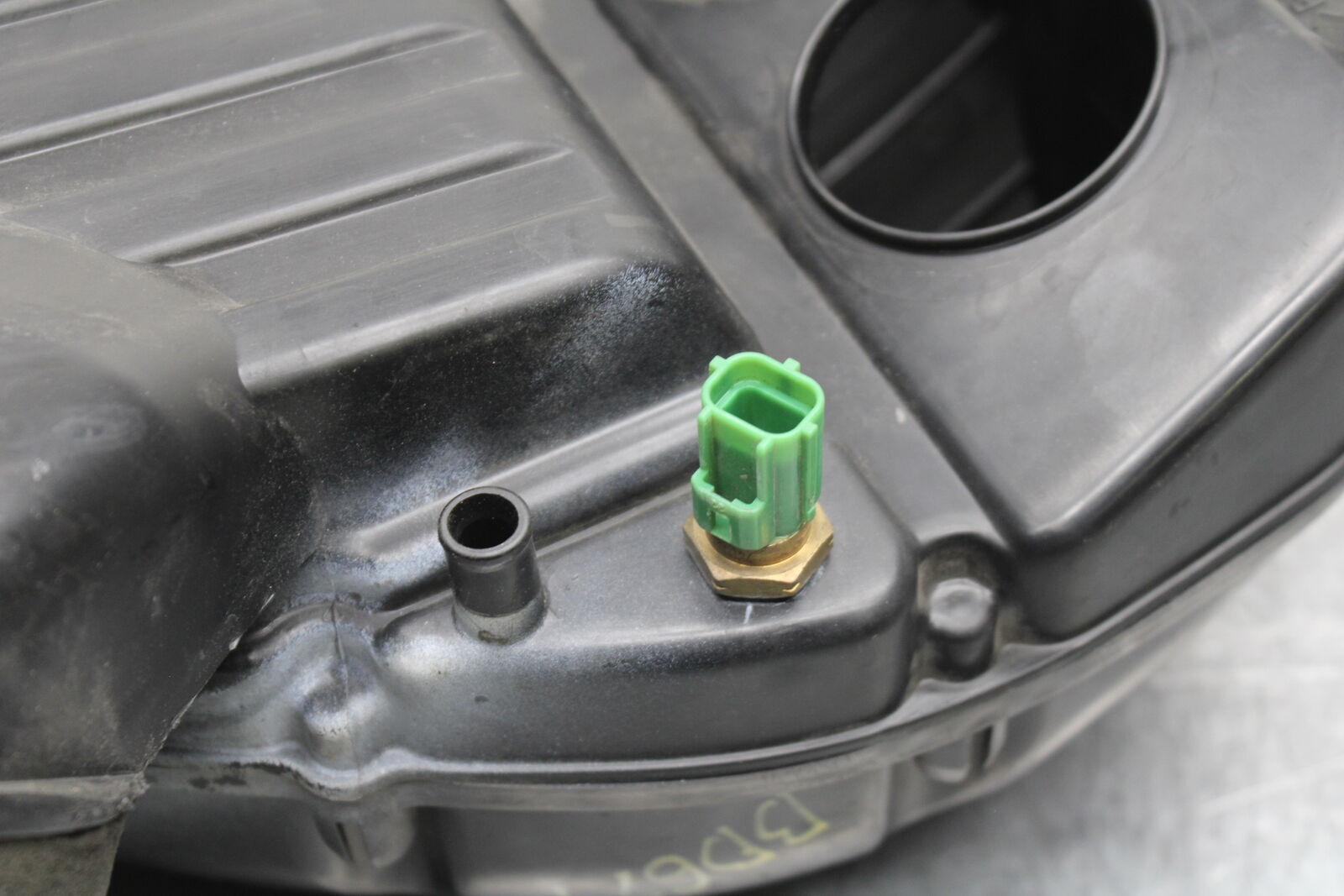 05-06 SUZUKI GSXR1000 AIRBOX AIR INTAKE FILTER BOX 13700-41G00 BB677