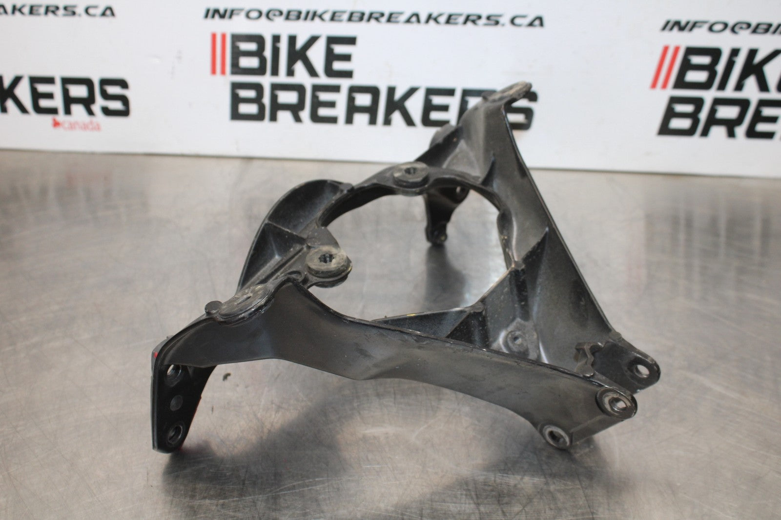 06-07 SUZUKI GSXR 600 UPPER FAIRING MIRROR GAUGES STAY BRACKET BB178