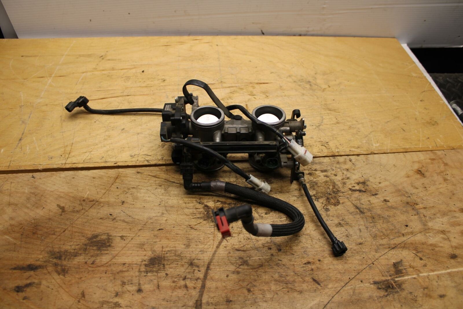 09-10 KAWASAKI ER-6N MAIN FUEL INJECTORS / THROTTLE BODIES 16163-0138 BB325