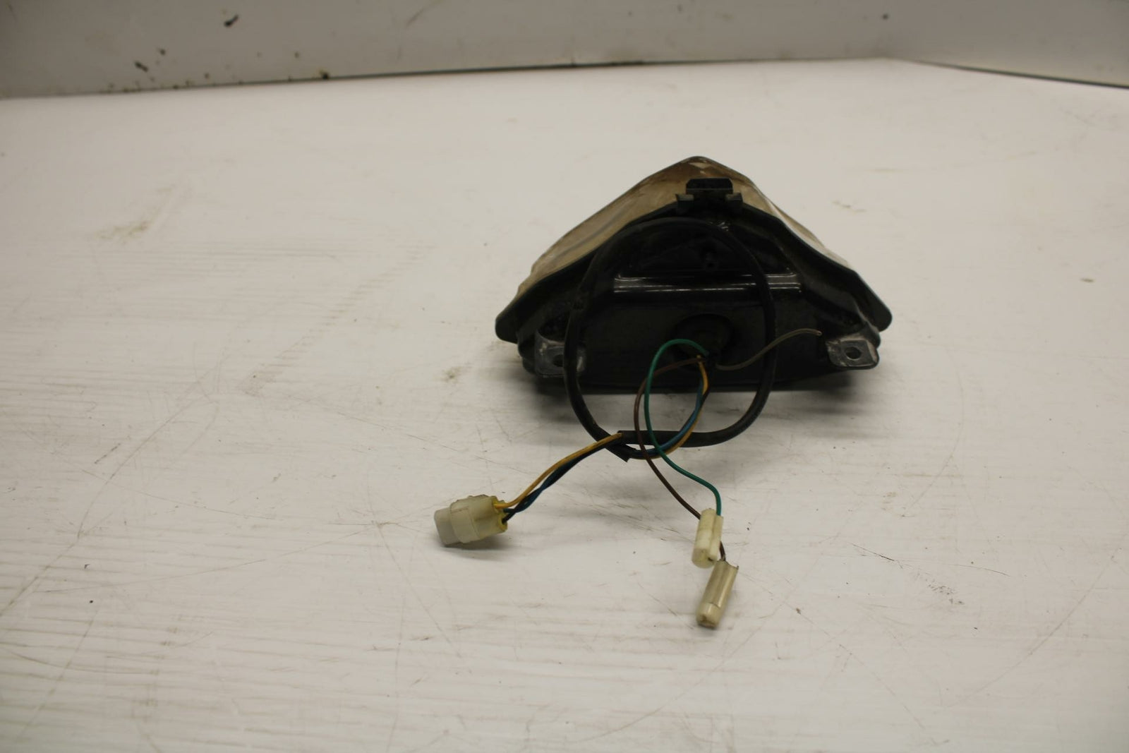 06 YAMAHA YZF R1 REAR TAIL TAILLIGHT BACK BRAKE LIGHT  BB282