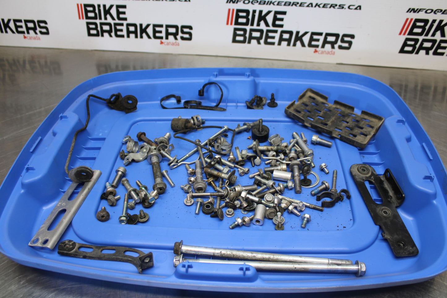 06-07 SUZUKI GSXR 600 MOUNTING BOLTS HARDWARE MOTOR SCREWS BB170