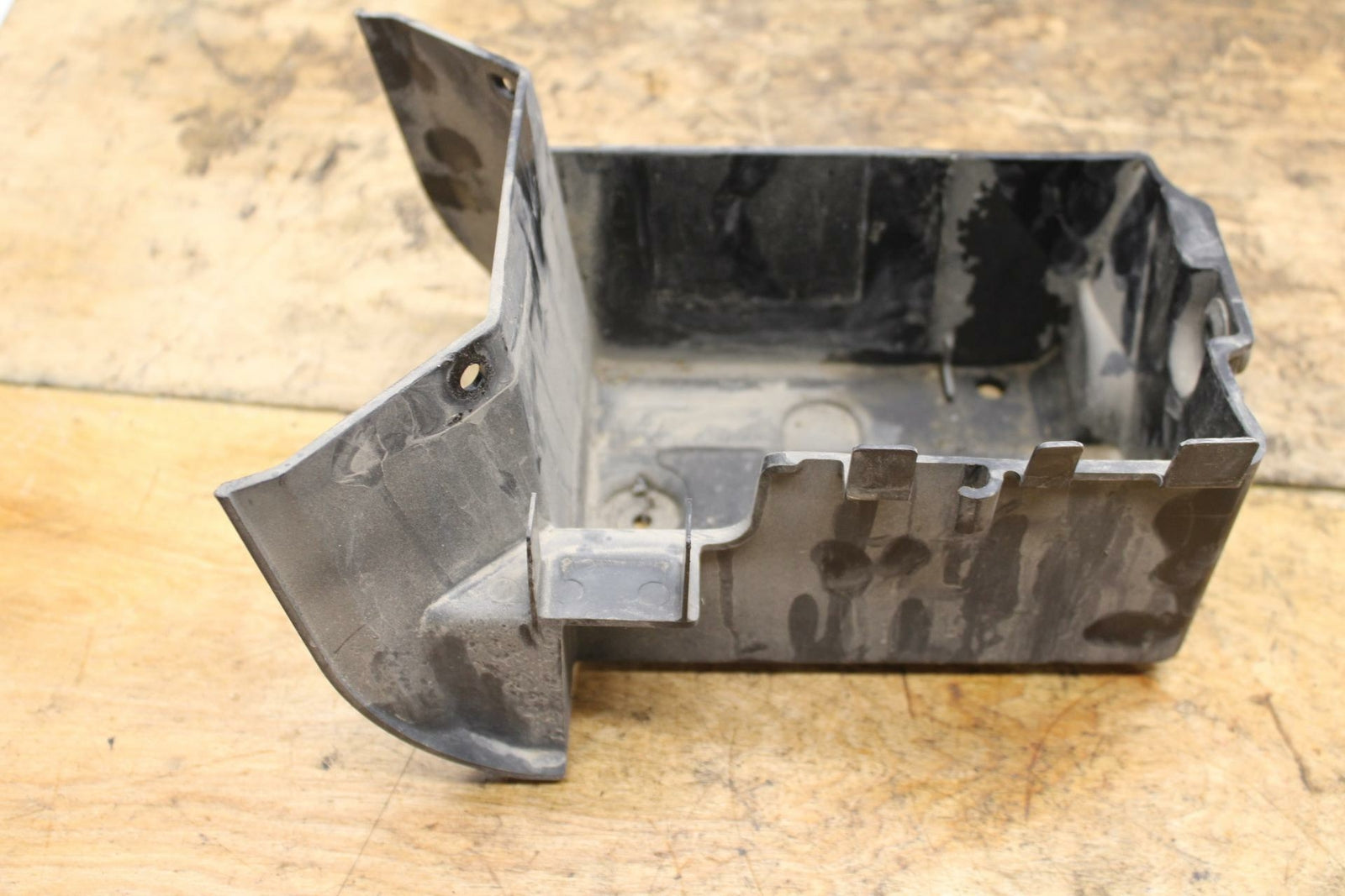 05-08 KAWASAKI VULCAN 1500 VN1500N CLASSIC BATTERY TRAY BOX HOLDER BB343