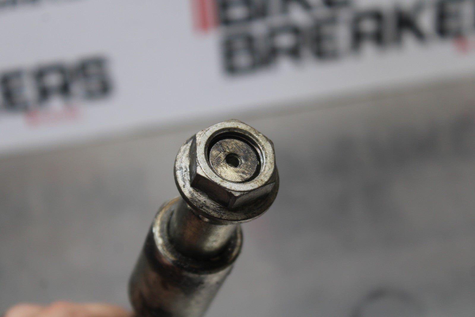 03-08 KAWASAKI VULCAN 1600 FRONT WHEEL RIM AXLE PIVOT BOLT BB196