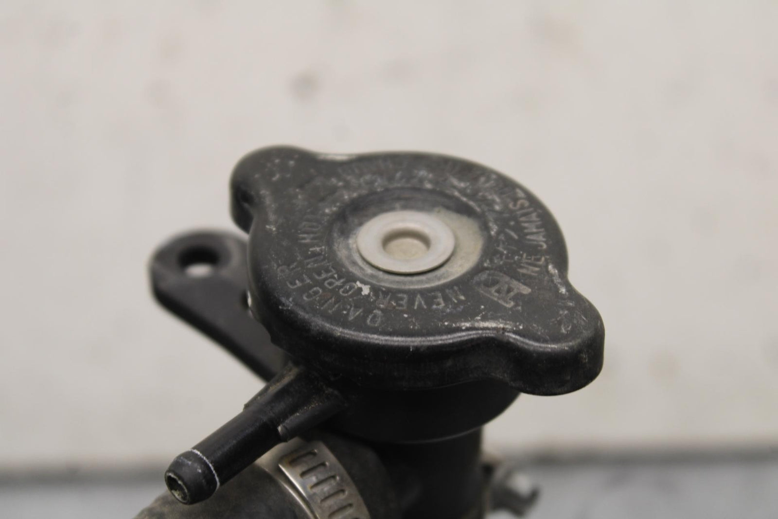 15-16 KAWASAKI EX300 THERMOSTAT ENGINE COOLANT WITH HOUSING BB635