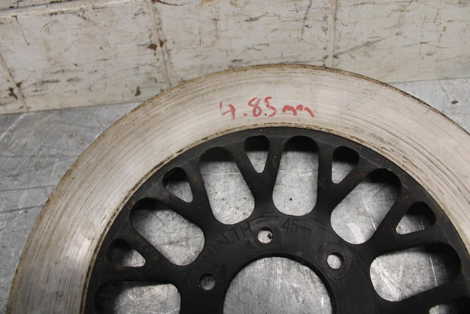 1982 Suzuki GS450L FRONT BRAKE DISC ROTOR BB52