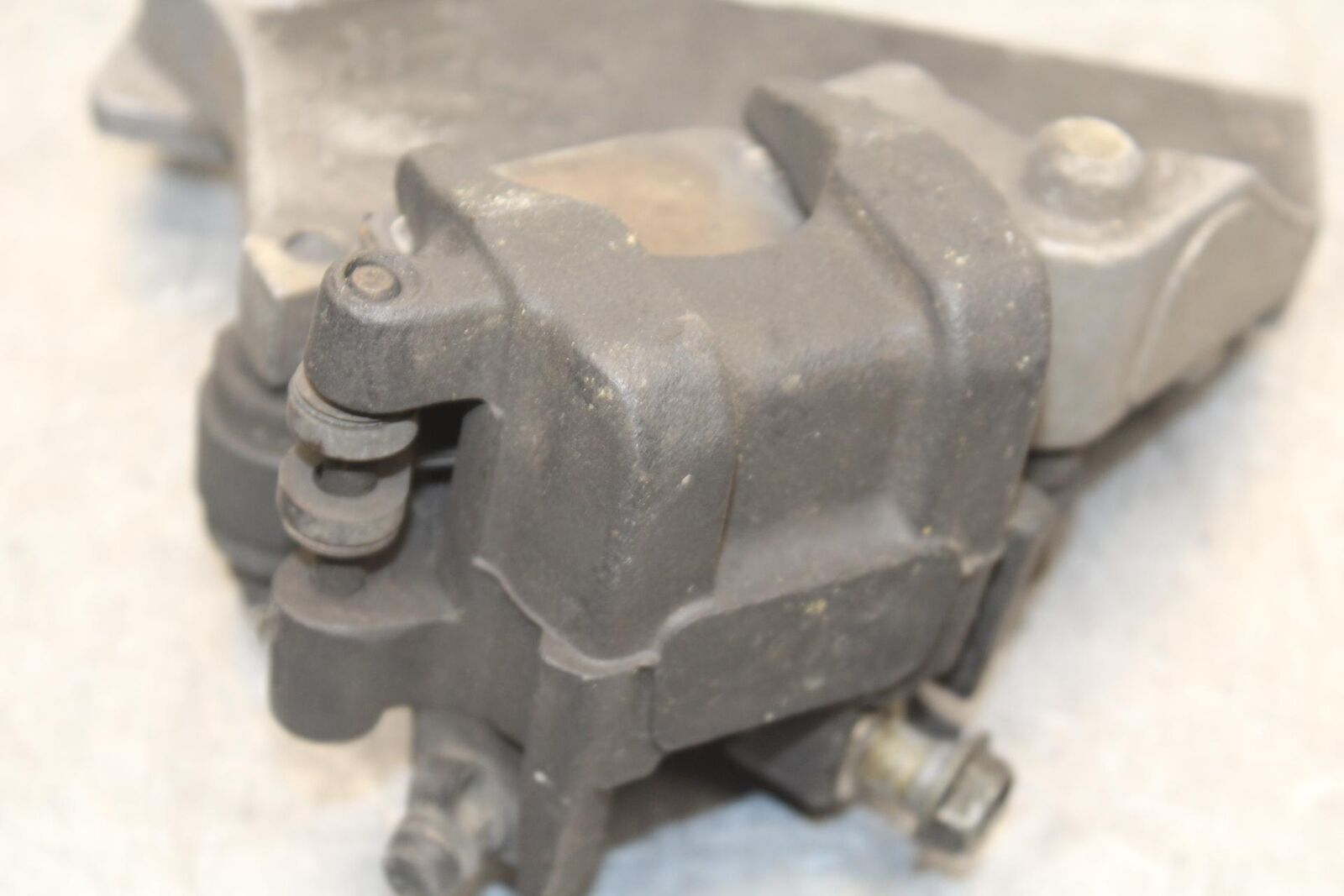 2003 Suzuki SV1000S REAR BACK BRAKE CALIPER W MOUNT BRACKET BB85