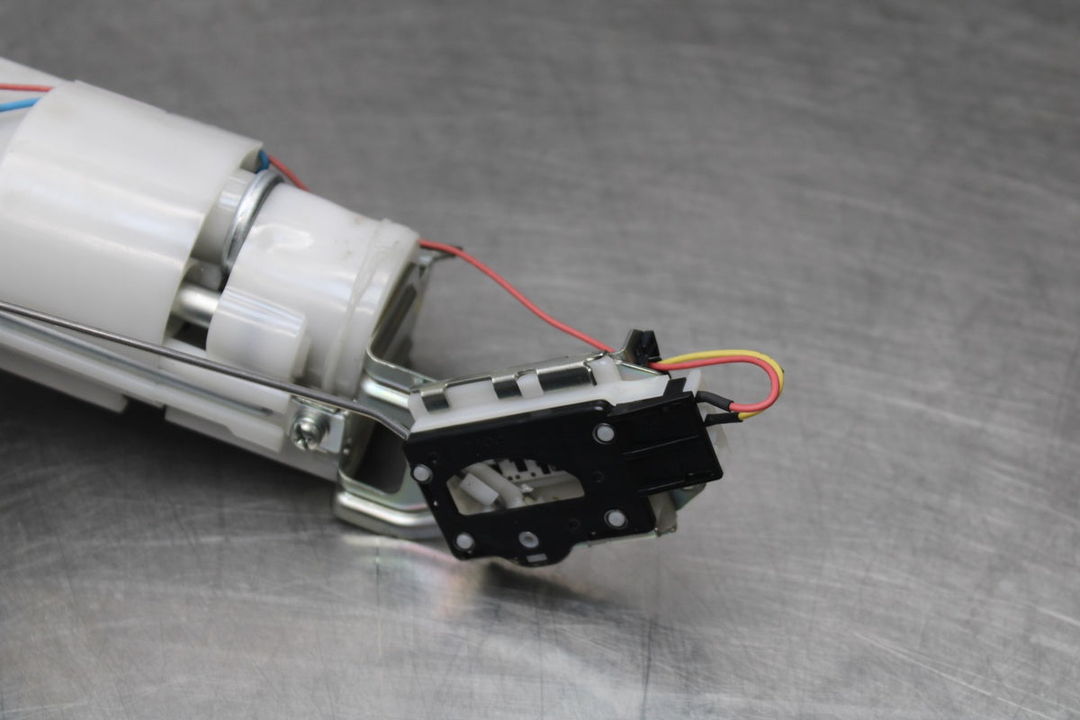 20-25 SUZUKI GSXR750 FUEL PUMP GAS PETROL SENDER UNIT BB810