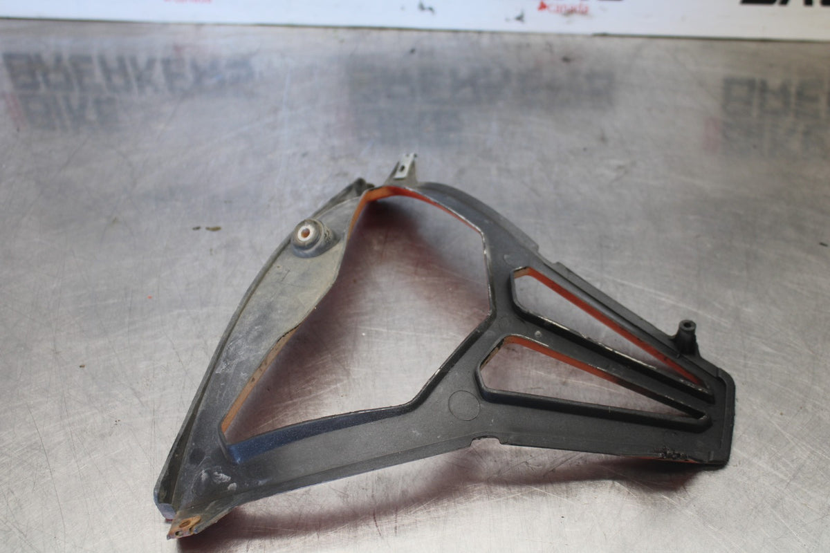 03-04 YAMAHA YZF R6 FRONT LOWER INNER EXHAUST V FAIRING COWL GUARD BB890
