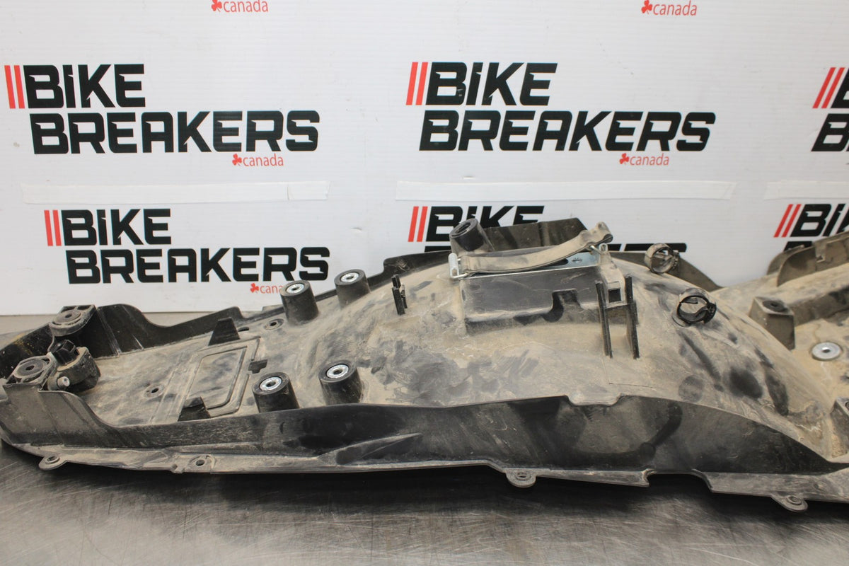 09 KAWASAKI CONCOURS 14 ZG1400B REAR TAIL UNDERTAIL FAIRING COWL FENDER  BB875